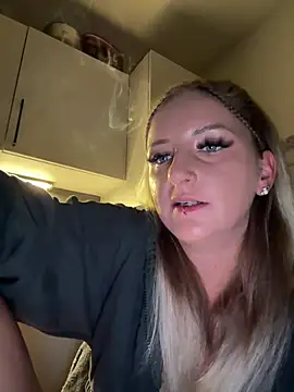 Snapshot of Lyra_XX chatting on June 15, 2026, 8:33 pm Lyra XX online show from June 15, 2026, 8:33 pm