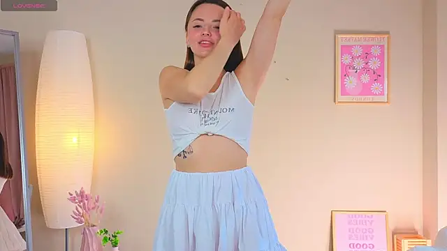 Snapshot of OliviaKis_ chatting on September 9, 2025, 7:41 am OliviaKis online show from September 9, 2025, 7:41 am