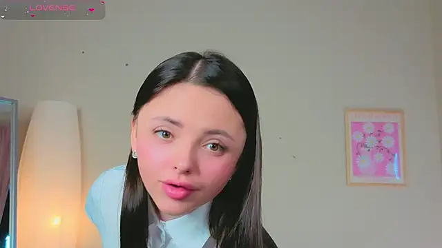 Snapshot of OliviaKis_ chatting on September 17, 2025, 7:10 am OliviaKis online show from September 17, 2025, 7:10 am