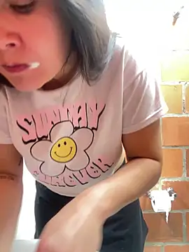 Snapshot of amberbakee chatting on February 2, 2026, 1:54 pm amberbakee online show from February 2, 2026, 1:54 pm