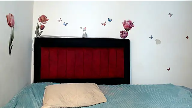 Valeryxs online show from April 18, 2026, 1:31 am