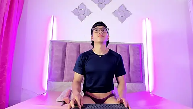 0anonimo bottom1 online show from September 16, 2025, 6:42 pm