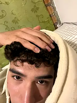 0anonimo bottom1 online show from October 29, 2025, 12:57 am