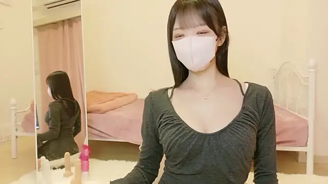 Snapshot of roachan_ chatting on February 10, 2026, 3:27 pm roachan online show from February 10, 2026, 3:27 pm