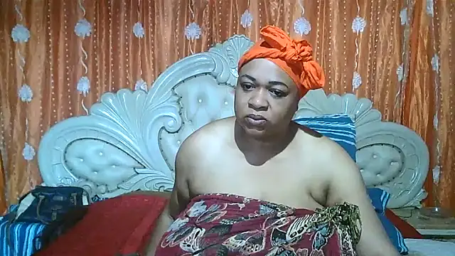 BUSTY QUEEEN online show from October 20, 2025, 6:25 am