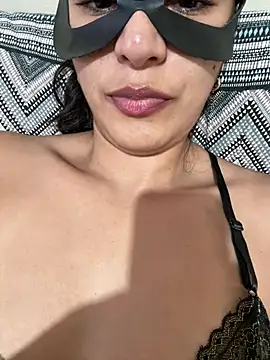 Indy black cat online show from April 14, 2026, 7:09 pm