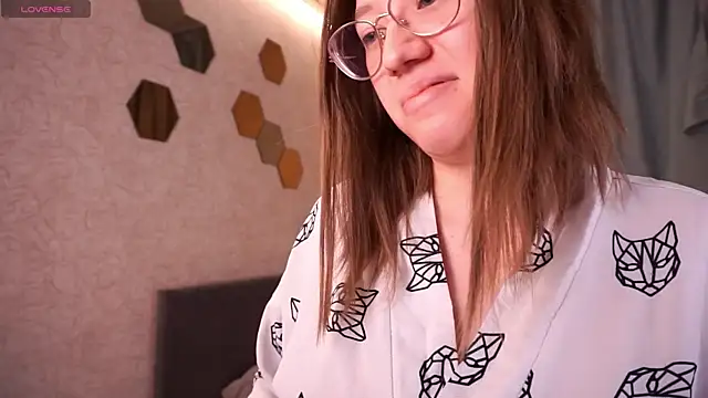 MaymeDeuel online show from November 3, 2025, 7:53 am