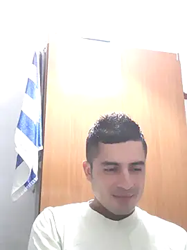 Andr3s69xxx online show from September 12, 2025, 8:53 pm