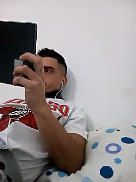 Andr3s69xxx online show from January 13, 2026, 9:09 pm