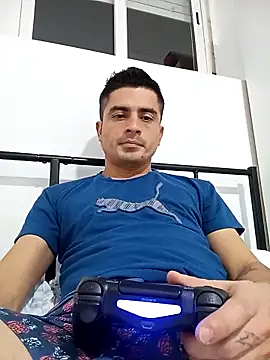 Andr3s69xxx online show from February 6, 2026, 9:07 pm