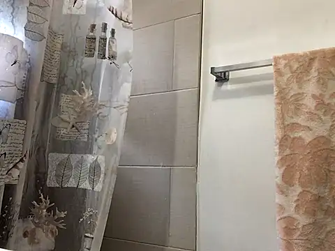 littyleesh1 online show from October 3, 2025, 2:47 pm