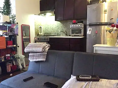 littyleesh1 online show from April 11, 2026, 7:18 pm