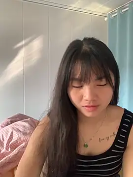 Emlyly-18 online show from November 2, 2025, 1:52 am