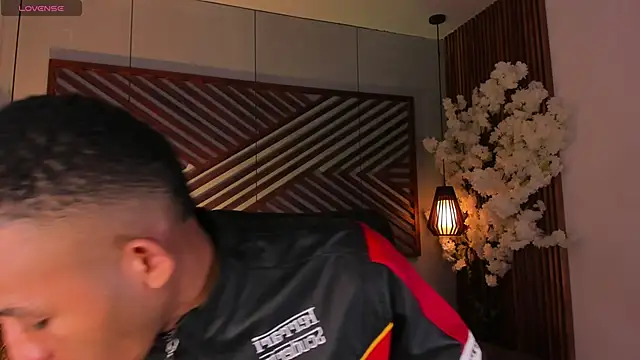 B Wild online show from November 6, 2025, 3:29 am