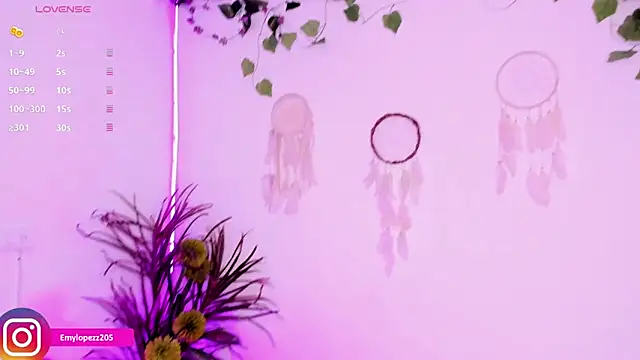 Snapshot of Emylopezz chatting on November 7, 2025, 8:09 pm Emylopezz online show from November 7, 2025, 8:09 pm