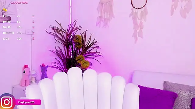 Snapshot of Emylopezz chatting on November 29, 2025, 1:36 pm Emylopezz online show from November 29, 2025, 1:36 pm