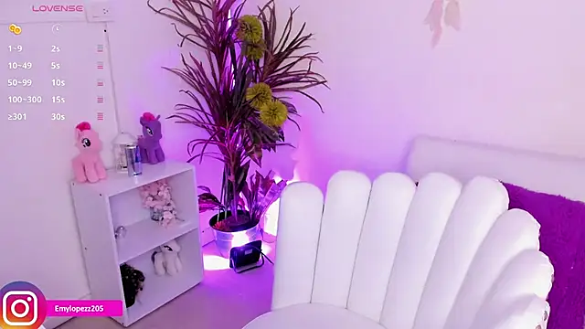 Snapshot of Emylopezz chatting on November 30, 2025, 2:43 pm Emylopezz online show from November 30, 2025, 2:43 pm