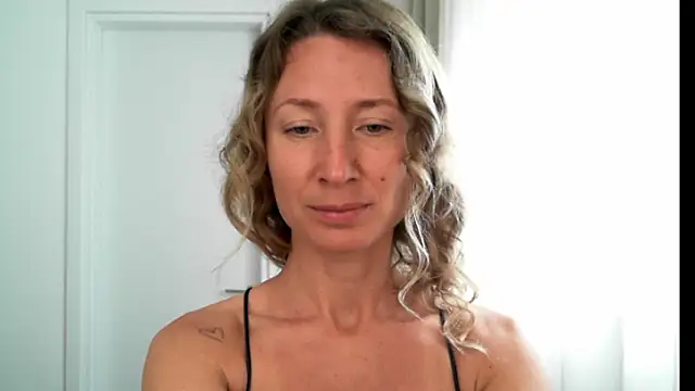 Snapshot of Paevoa chatting on March 24, 2026, 9:58 am Paevoa online show from March 24, 2026, 9:58 am