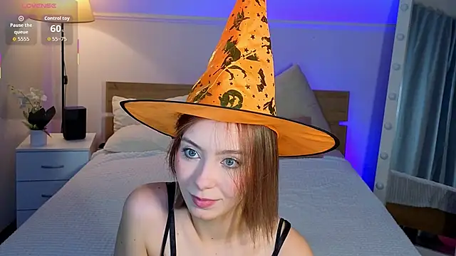 LumMina online show from November 3, 2025, 9:54 am