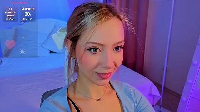 LumMina online show from April 18, 2026, 2:59 am