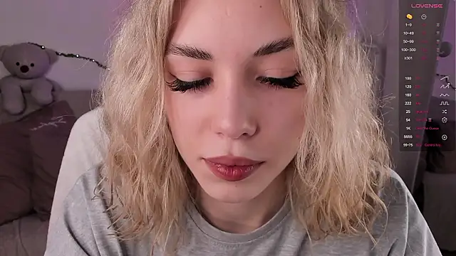 Leila Vanilla online show from March 13, 2026, 3:24 am