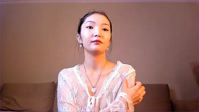 nooniemoon online show from October 1, 2025, 2:28 am