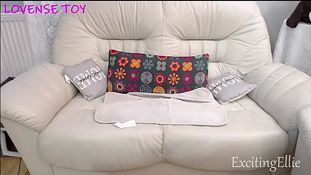 ExcitingEllie online show from July 16, 2026, 9:43 pm