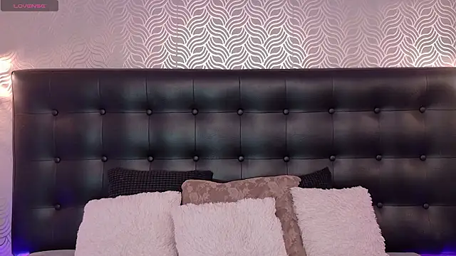 NaiaraMasson  online show from March 2, 2026, 12:23 pm