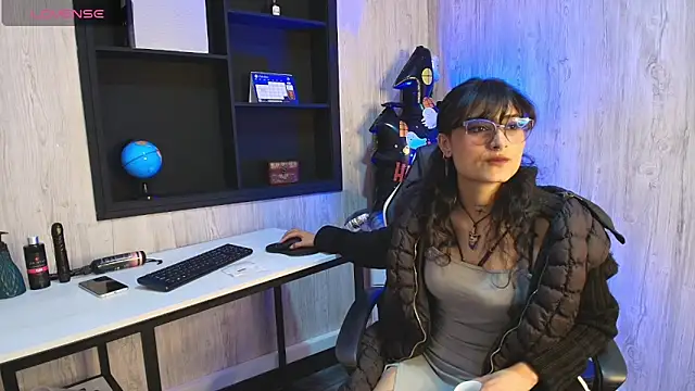 LilyRouset online show from October 20, 2025, 3:01 pm