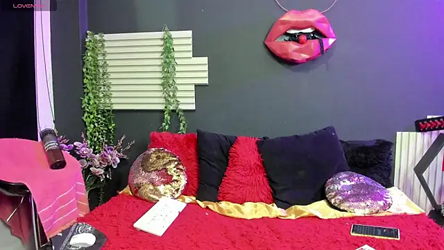Snapshot of kinky_momm chatting on June 19, 2026, 4:33 pm kinky momm online show from June 19, 2026, 4:33 pm