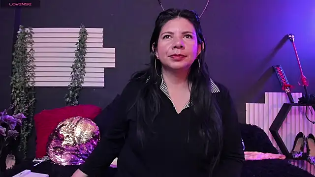 Snapshot of kinky_momm chatting on July 17, 2026, 3:39 pm kinky momm online show from July 17, 2026, 3:39 pm