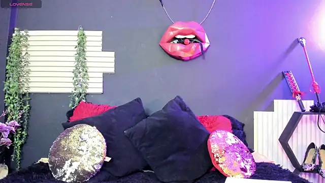 Snapshot of kinky_momm chatting on July 18, 2026, 2:10 pm kinky momm online show from July 18, 2026, 2:10 pm