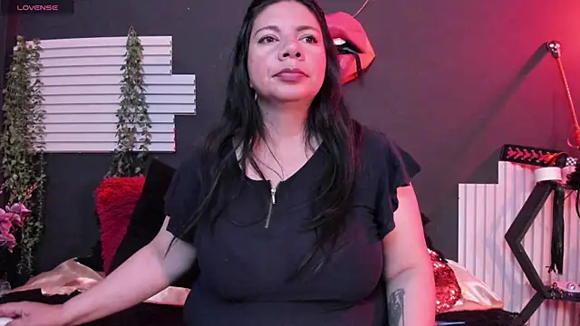 Snapshot of kinky_momm chatting on July 29, 2026, 3:21 pm kinky momm online show from July 29, 2026, 3:21 pm