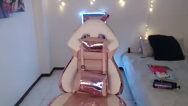 Maddy Vicius19 online show from February 19, 2026, 2:51 am