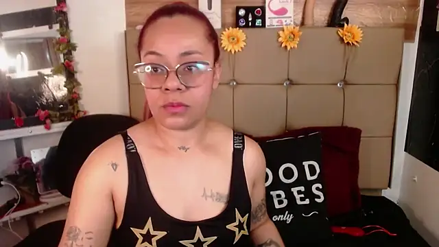 MIA  SPENCER online show from November 1, 2025, 5:04 pm