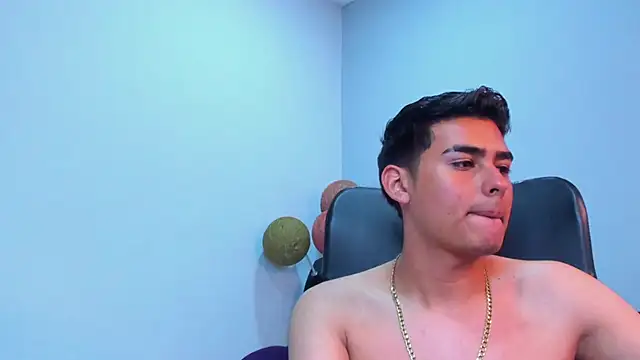 Snapshot of Matthewlodge chatting on November 17, 2025, 4:24 pm Matthewlodge online show from November 17, 2025, 4:24 pm