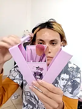 Snapshot of kittymutant99 chatting on November 20, 2025, 1:11 pm kittymutant99 online show from November 20, 2025, 1:11 pm