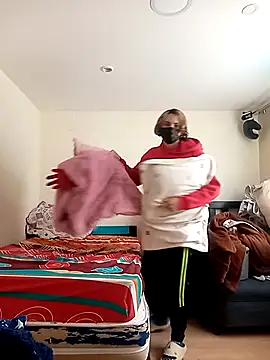 Snapshot of kittymutant99 chatting on December 1, 2025, 5:29 pm kittymutant99 online show from December 1, 2025, 5:29 pm