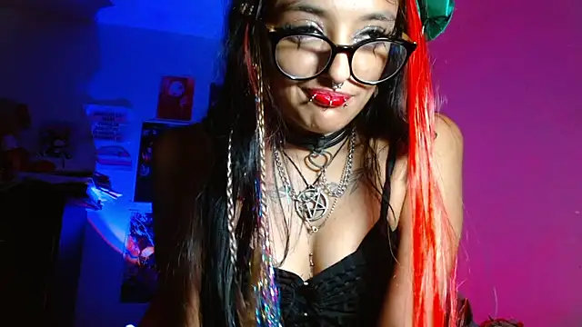 carolinerue online show from October 19, 2025, 4:24 am