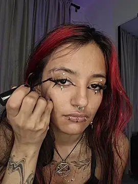 carolinerue online show from April 4, 2026, 8:23 am