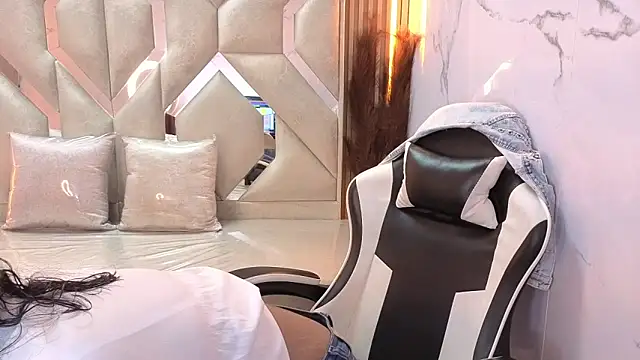 antonela tp online show from December 1, 2025, 1:05 pm