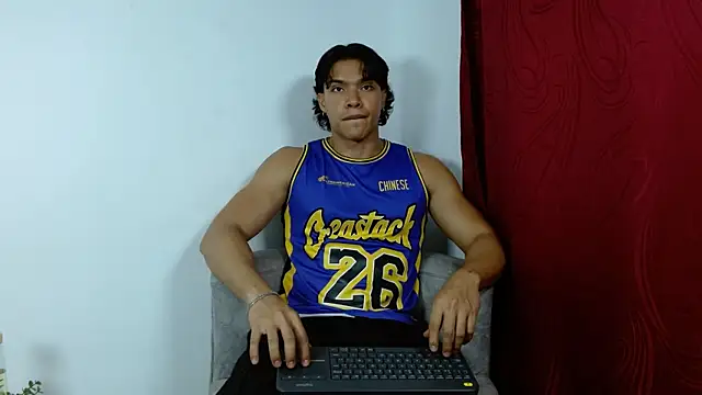 adriel escalante online show from October 3, 2025, 1:35 am