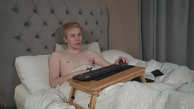 scottishtwink01 online show from March 4, 2026, 2:17 am