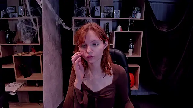 Snapshot of AlisHanson chatting on November 4, 2025, 3:00 pm AlisHanson online show from November 4, 2025, 3:00 pm