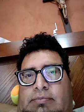 Santiagoqro85 online show from October 29, 2025, 7:04 pm