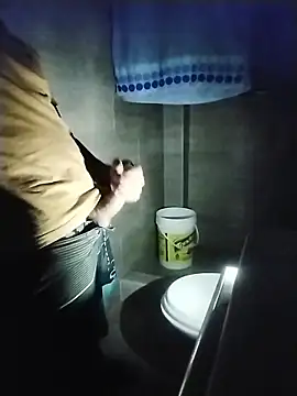 ThiagoFernandezChancay25 online show from November 17, 2025, 4:29 am