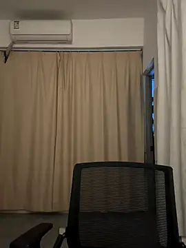 wly2028 online show from November 12, 2025, 12:27 pm