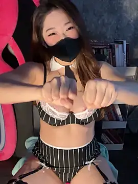 vy nguyen99 online show from September 19, 2025, 5:53 am
