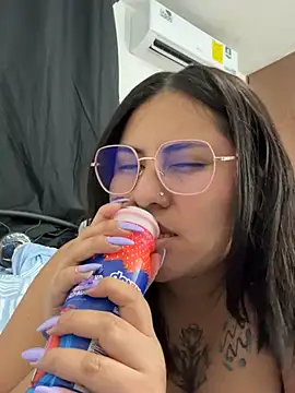 Snapshot of Edalyn29 chatting on March 21, 2026, 8:52 am Edalyn29 online show from March 21, 2026, 8:52 am