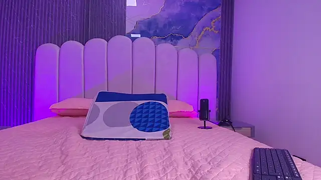 abbyrouss  online show from April 18, 2026, 3:10 am